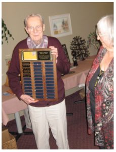 Al Parsons accepting the Sweeting Award at ROPEX 2011